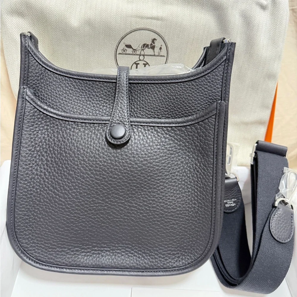 Brand New in Box Hermès Evelyne 23 bag - Picture 3 of 9